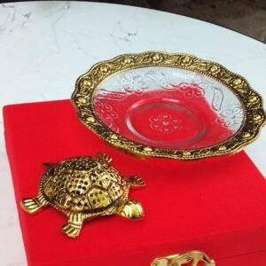Centerpiece: A gold-colored turtle