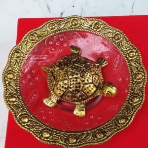 Centerpiece: A gold-colored turtle